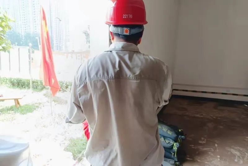 DƬ